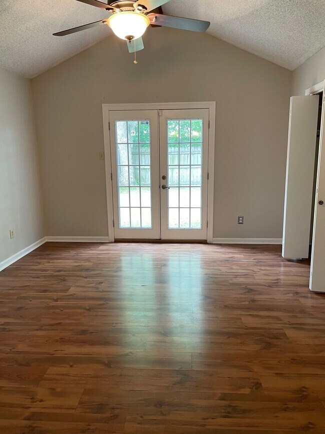 Building Photo - Charming 2 bedroom, 2 bath home in Lafayette!
