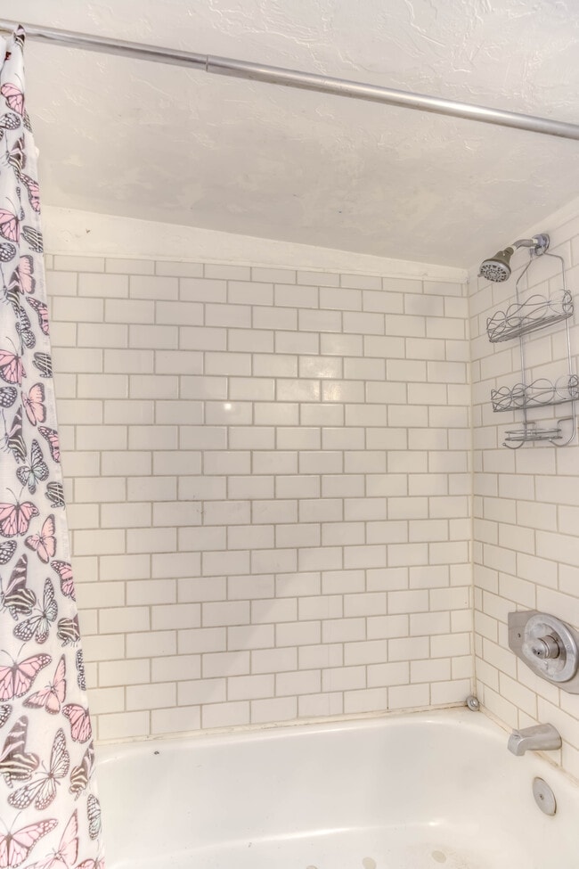 Building Photo - 2555 E Fort Lowell Rd