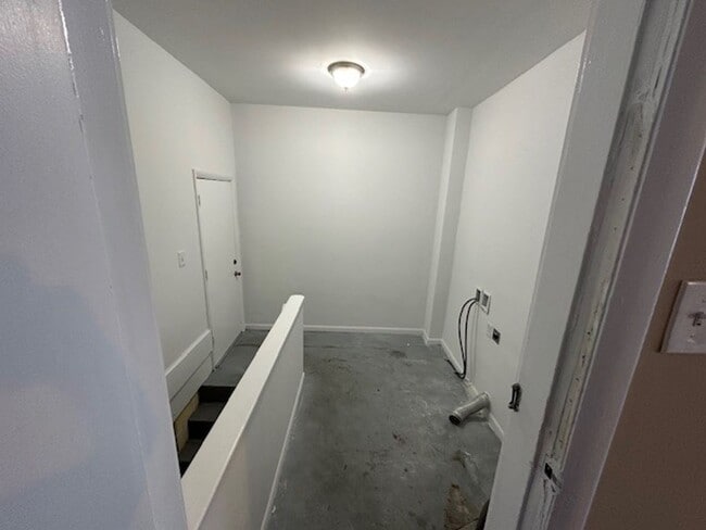 Building Photo - Conveniently located 3 bedroom/2 Bath house