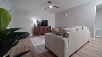 Building Photo - Woodlawn Estates
