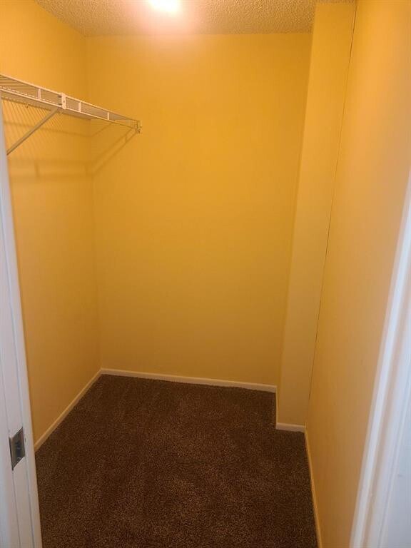 Building Photo - 565 Oaks Ln