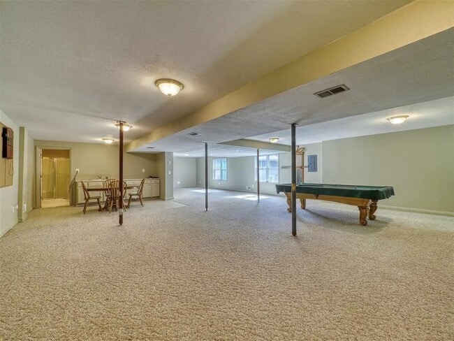 Building Photo - 2860 Pleasant Valley Ave
