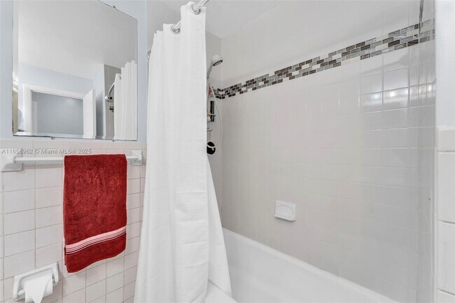 Building Photo - 820 SW 12th Ct