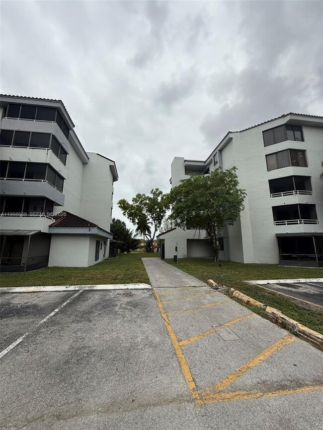 Building Photo - 8335 SW 152nd Ave