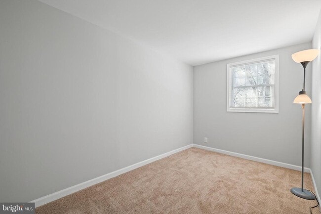 Building Photo - 817 5th St