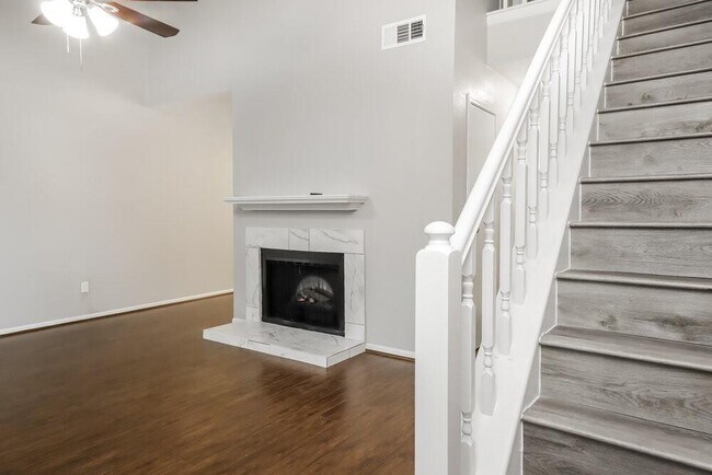 Building Photo - 2435 Country Pl Dr