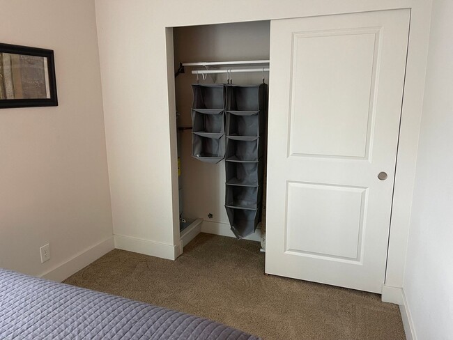 Building Photo - FURNISHED 1 BEDROOM 1 BATH APARTMENT  - BREMERTON