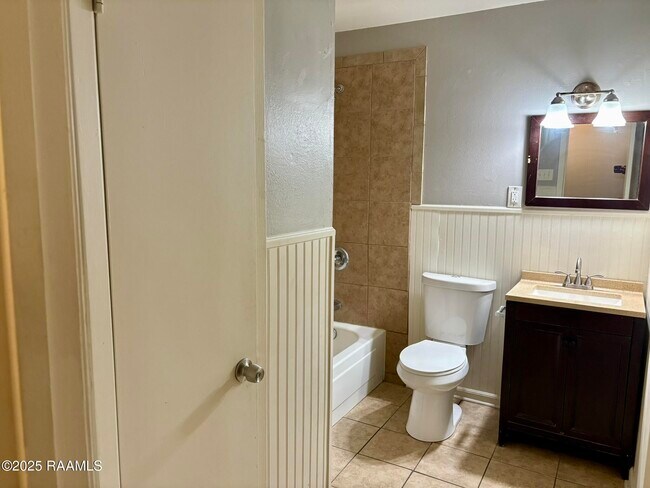 Building Photo - 118 Avondale Dr