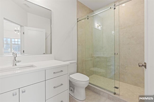 Building Photo - 445 Ramapo Valley Rd