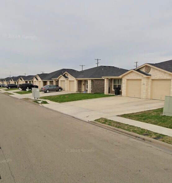 Building Photo - 4304 Ivory Ln