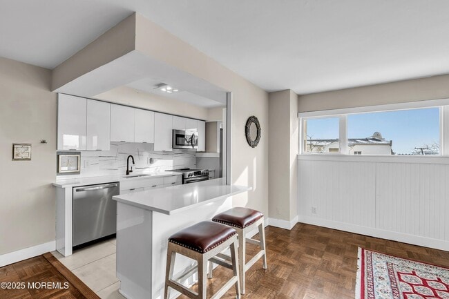 Building Photo - 321 Sunset Ave