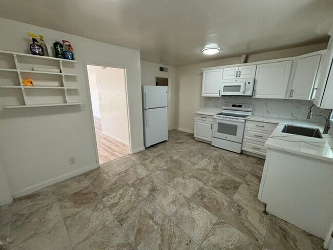 Building Photo - 1249 Sandalwood Dr