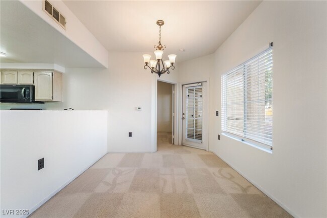 Building Photo - 3400 Cabana Dr