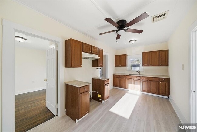 Building Photo - 75 Lakeview Terrace