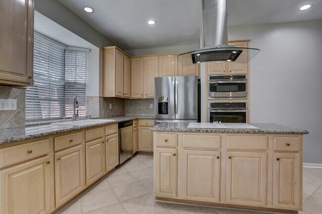 Building Photo - 14019 Lake Trail Dr