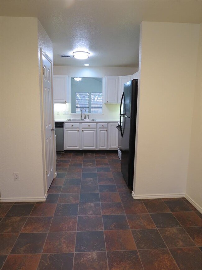Building Photo - 1503 Serene Oaks Dr