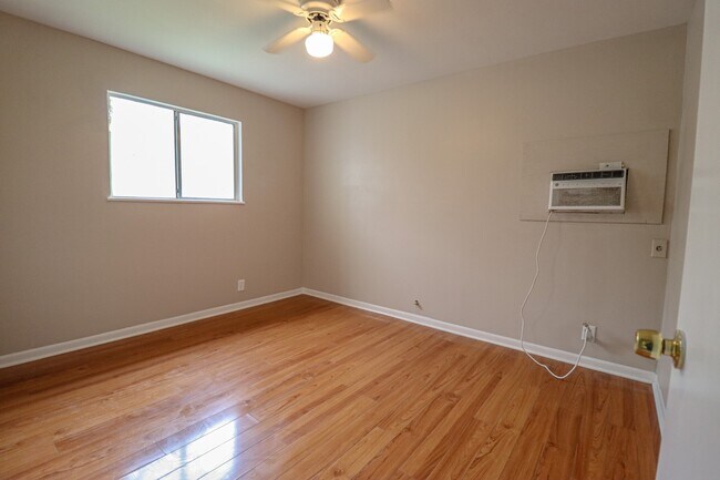 Building Photo - 3732 Kenwood St