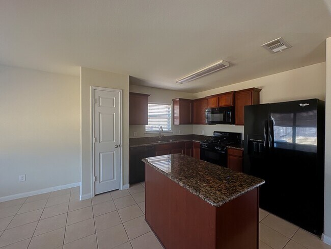 Building Photo - **CUTE 3 Bedroom Home, Move-in Ready**