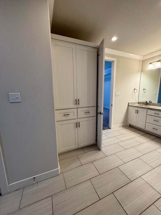 Building Photo - 23 Wilshire Blvd