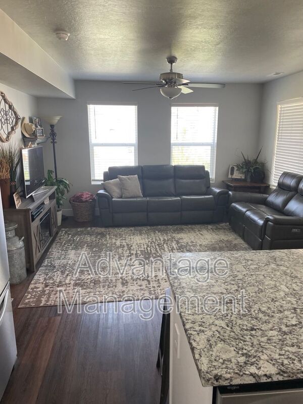 Building Photo - 1010 N 20 E