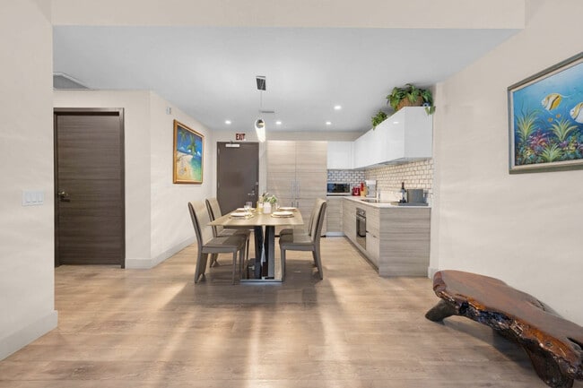 Building Photo - 777 N Ocean Dr