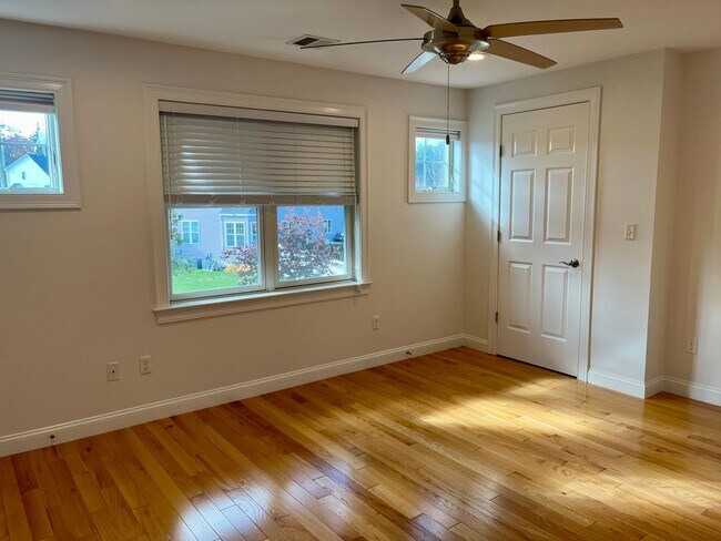 Building Photo - Lawton Lane Management