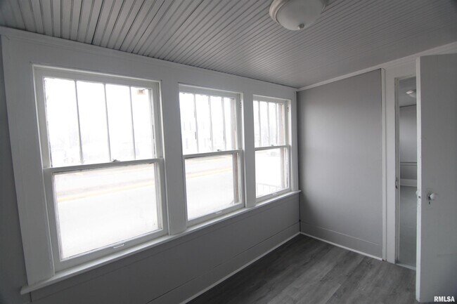 Building Photo - 1124 18th Ave