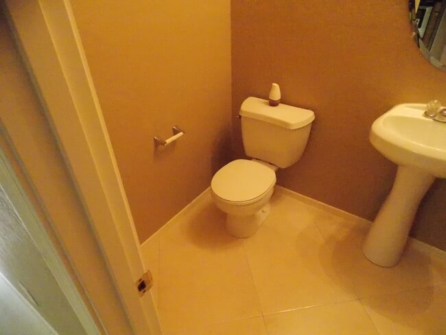 Building Photo - Recently Remodeled 3 bed/2.5 Bath with Washer/Dryer