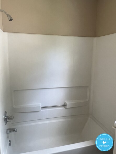 Building Photo - 6925 Sandringham Dr
