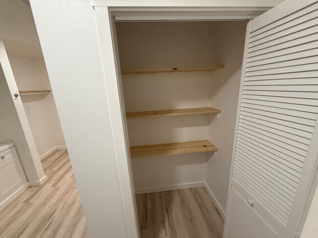 Building Photo - Newly Remodeled | All Utilities Included | AC + Heat | Move-In Ready