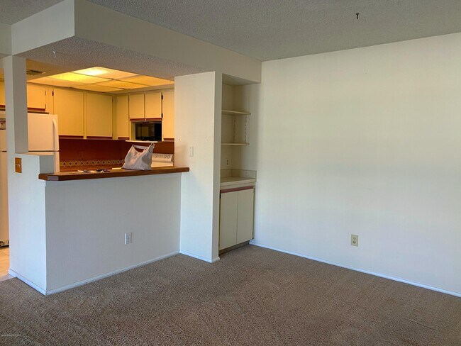 Building Photo - 987 Sonesta Ave NE