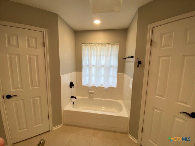 Building Photo - 4513 Stagecoach Trail