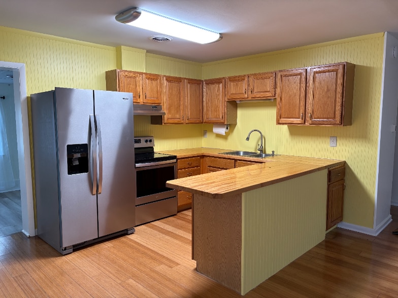 Building Photo - 43859 Bardmore Way