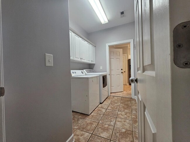 Building Photo - 160 Molinia Dr