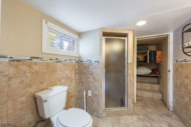 Building Photo - 529 Ainsworth St