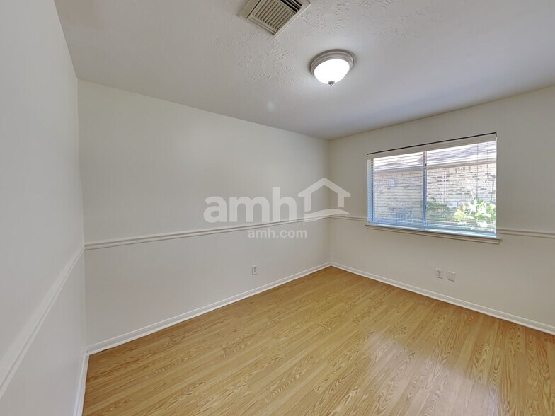 Building Photo - 10467 Twin Circles Dr