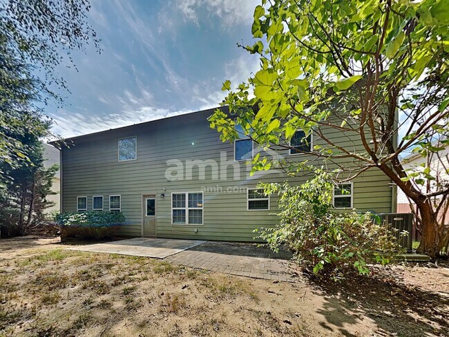 Building Photo - 70 Maxton Ave