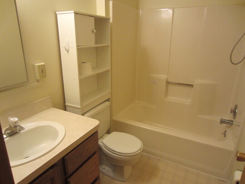 Building Photo - 2436 Grovewood Ave