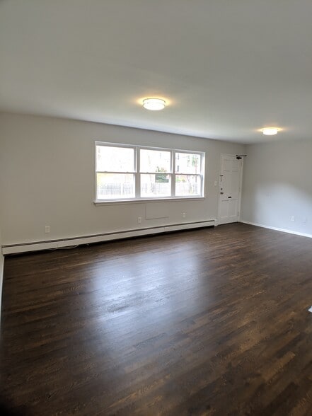 Building Photo - 180 Orange Rd
