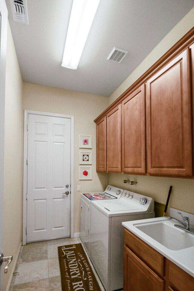 Building Photo - 40433 Corte San Carlos