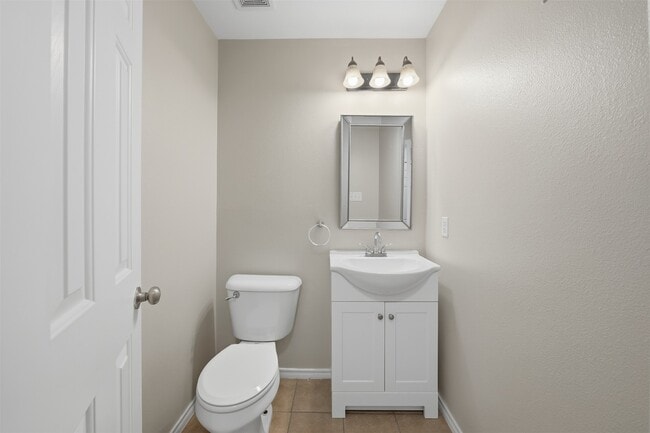 Building Photo - 1929 Kemah Village Dr