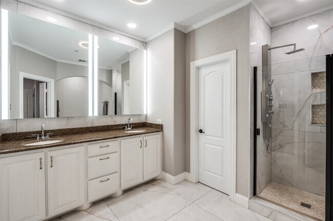 Building Photo - 5707 Headquarters Dr