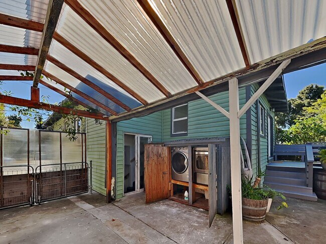 Building Photo - Gaskill Gem 4/2 with Studio ADU Included