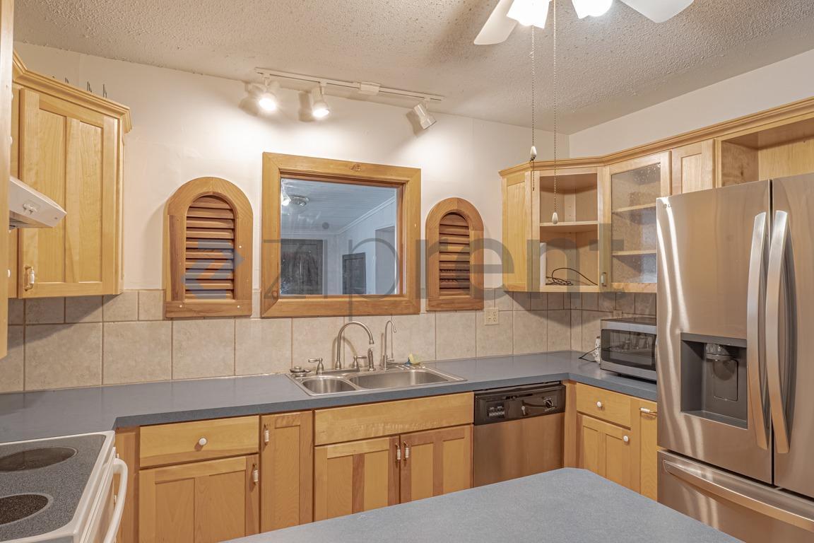 Building Photo - 1418 W Shepherd St