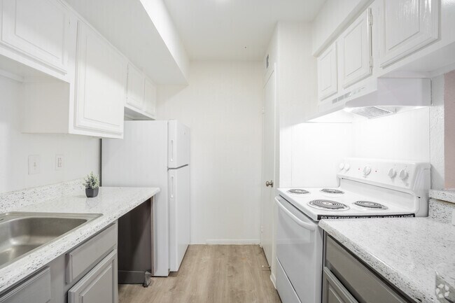 1BR, 1BA - 660SF - Kitchen - 7900 Morley Management Co LLC