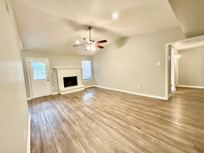 Primary Photo - 14 Point West Cove