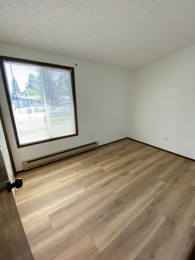 Building Photo - 3bd/1 Ba Rambler in Spanaway