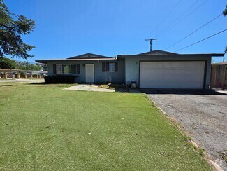 Building Photo - Charming 3-Bedroom Home on Spacious Corner...