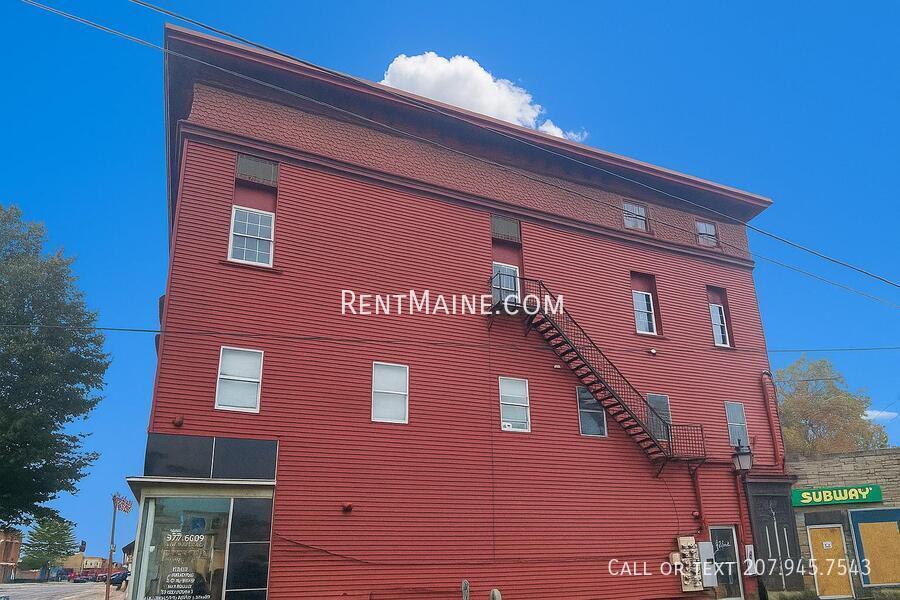 Building Photo - 255 Main St