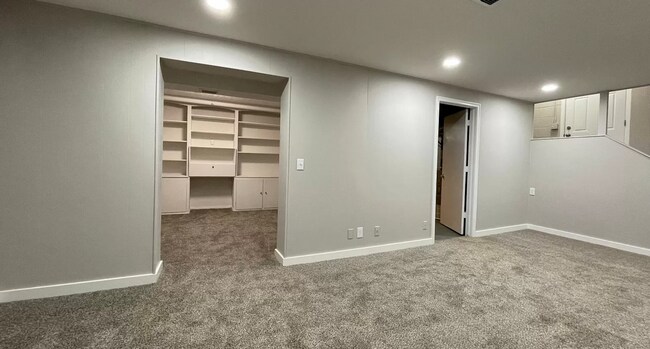 Building Photo - 3 Bedroom in Maple Village